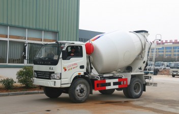 躍進(jìn)3方攪拌車(chē)