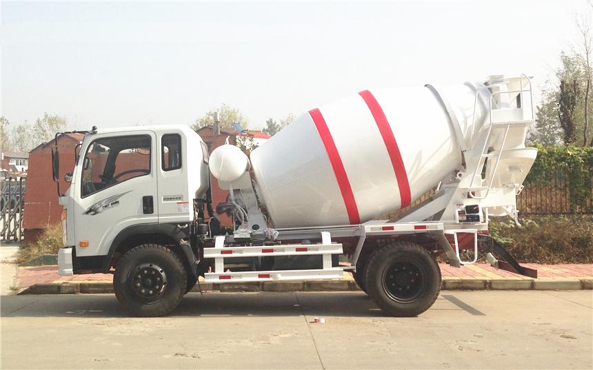 重汽王牌3方攪拌車(chē)側(cè)面方位圖