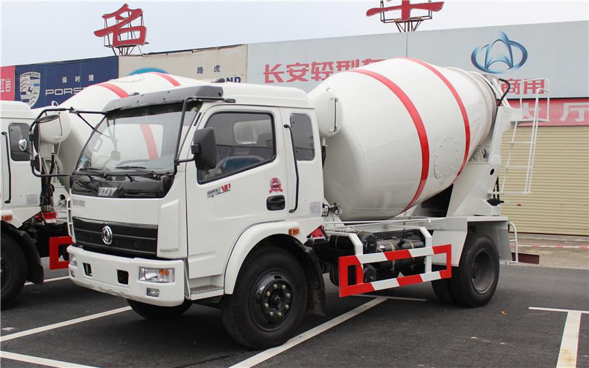 東風(fēng)單橋5方混凝土攪拌車(chē)側(cè)面方位圖