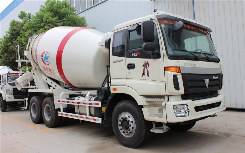 福田歐曼12方水泥攪拌車(chē)左側(cè)方位圖