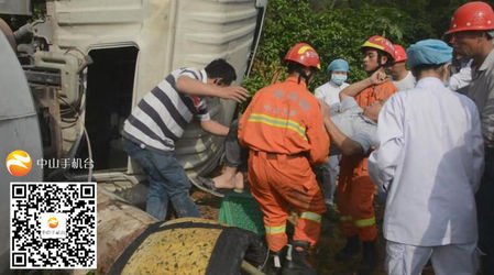 翻車！翻車！三鄉(xiāng)一大號(hào)攪拌車滾下山坡，司機(jī)...