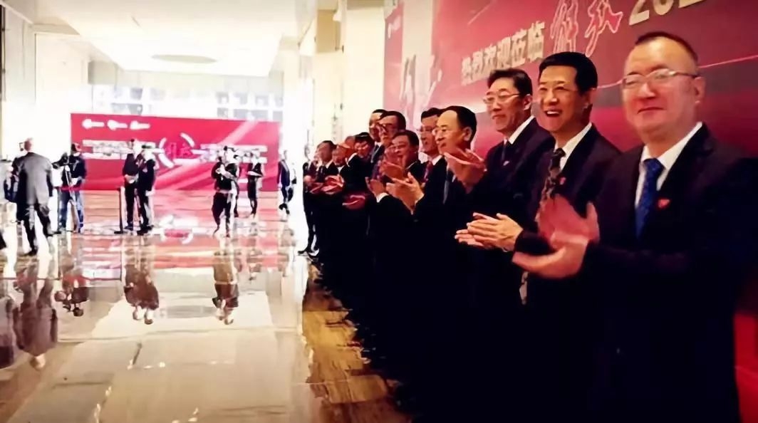 程力集團(tuán)旗下“程力專汽”與一汽解放簽訂四千輛國六中重卡底盤采購協(xié)議，全面發(fā)力中重卡專汽市場進(jìn)一步鞏固專用車領(lǐng)導(dǎo)地位！圖片