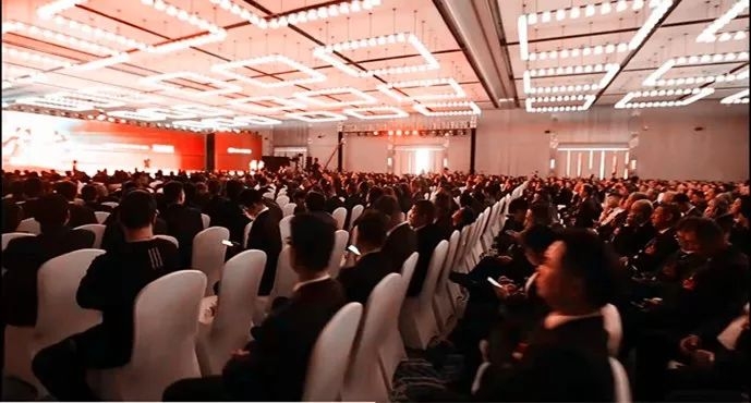 程力集團(tuán)旗下“程力專汽”與一汽解放簽訂四千輛國六中重卡底盤采購協(xié)議，全面發(fā)力中重卡專汽市場進(jìn)一步鞏固專用車領(lǐng)導(dǎo)地位！圖片
